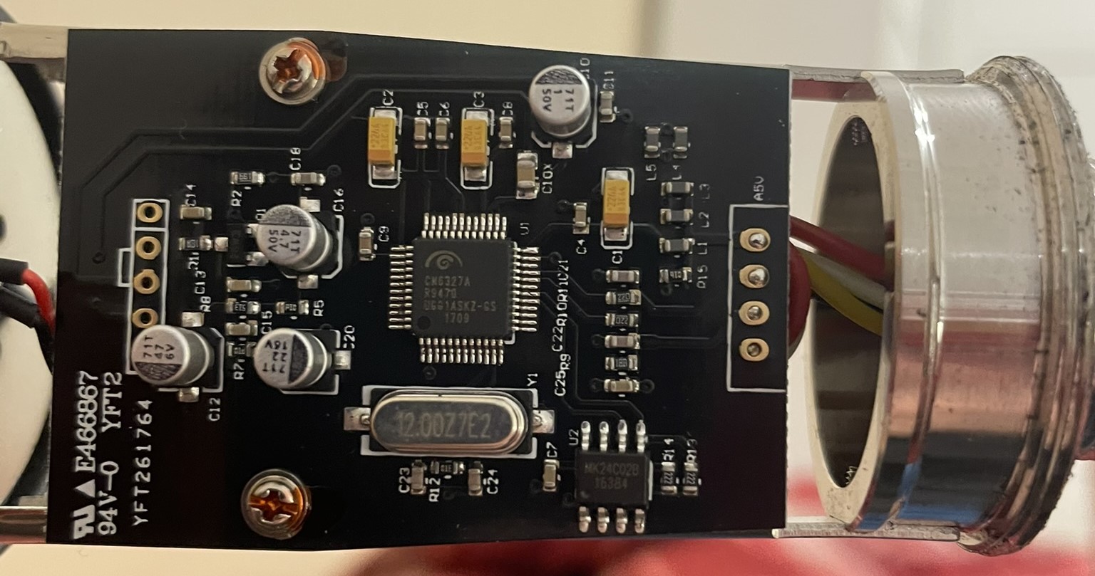 Dlaczego nie umiesz dodać dwóch identycznych mikrofonów do macOS?